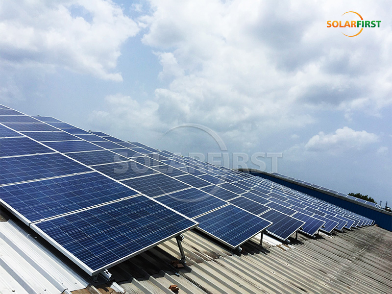 中国15兆瓦峰值太阳能金属屋顶电站