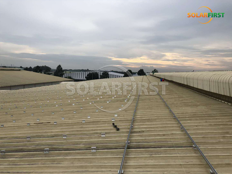 越南7.5兆瓦峰值太阳能金属屋顶发电站