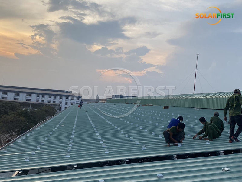 越南15兆瓦峰值太阳能金属屋顶发电站