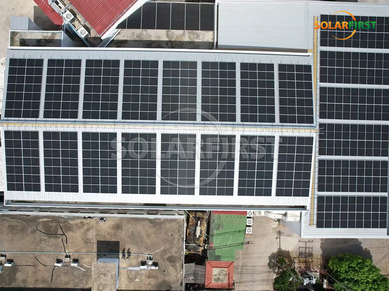 泰国1兆瓦峰值功率太阳能金属屋顶发电站