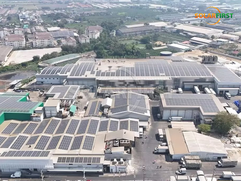 泰国9.6兆瓦峰值功率太阳能金属屋顶发电站