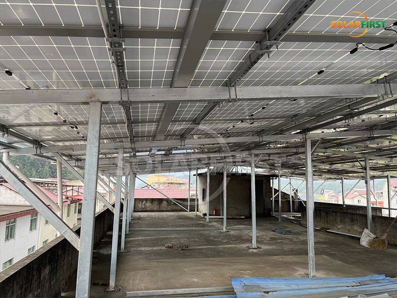 中国10兆瓦峰值功率太阳能混凝土屋顶电站