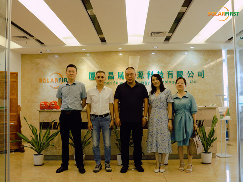 围绕光伏建筑一体化创新开展战略合作：信义玻璃参观太阳能第一集团