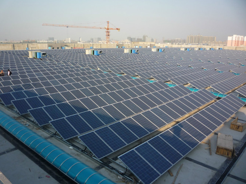 Solar First 屋顶安装系列：平屋顶可调节三脚架系统